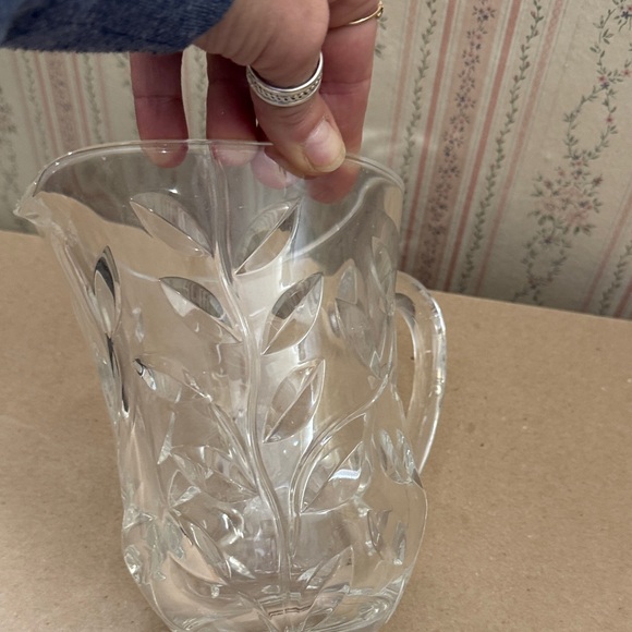 VINTAGE RCR Italian Crystal Leaf Pattern Pitcher 40oz with Lauras leaves - Picture 3 of 7
